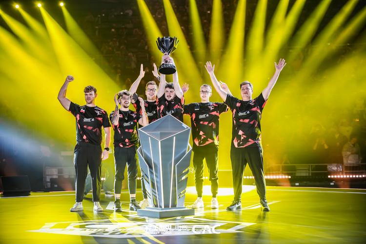 《荣耀同行》——荣耀萤火KOL六周年主题曲合唱