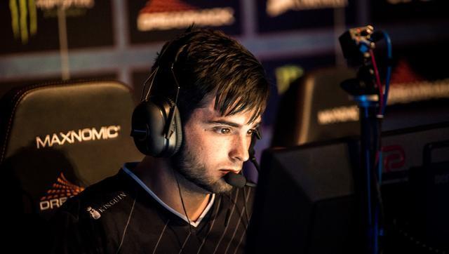 FPX赛后群访 Lwx：霞洛出场是因为那个装备加强了 比较全面